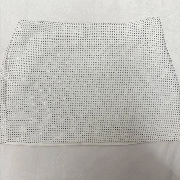 White and silver mini skirt - Picture 1 of 2